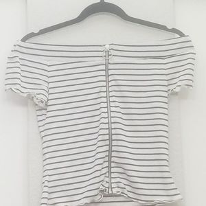 Off the shoulder fitted crop